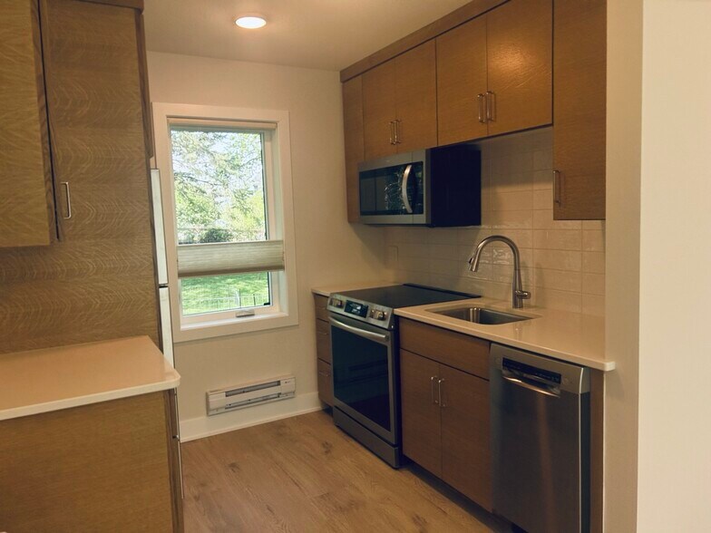 Kitchen - 702 Union St