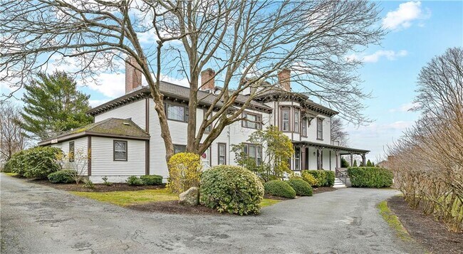 Primary Photo - 46 Chastellux Ave