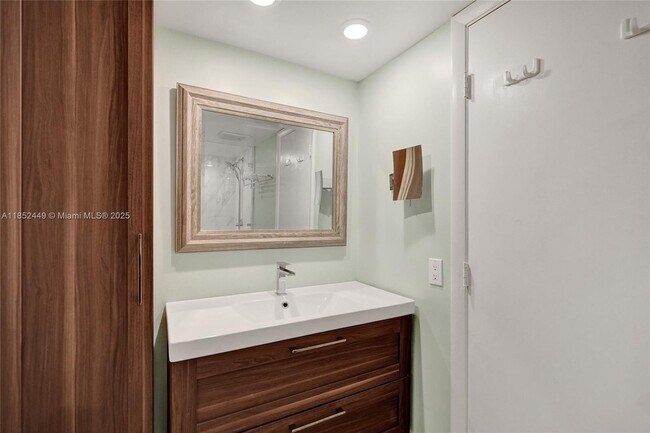 Building Photo - 1201 S Ocean Dr
