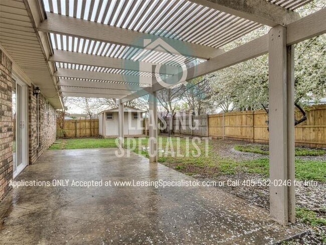 Building Photo - Stunning Yukon 3 Bed 2 Bath Home Available...