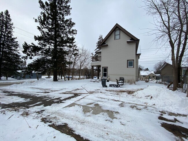 Building Photo - 1204 Kenwood Ave