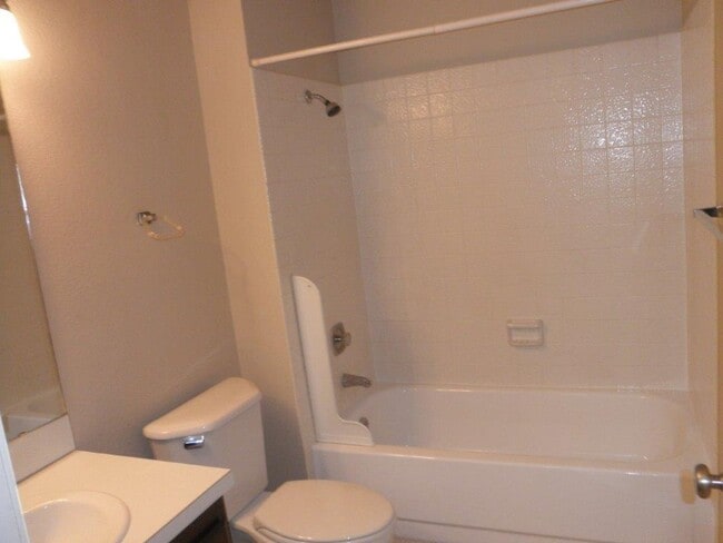 Building Photo - 3BED/3BATH Townhome in Wood Creek Communit...