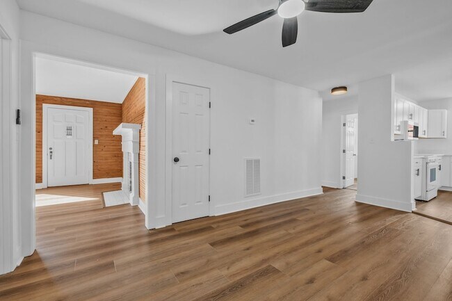 Building Photo - 223 Cumberland Dr