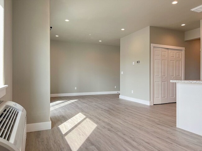 Building Photo - Pet Friendly 2 bed/ 2 bath unit at Soldier Ridge!