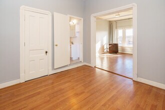Building Photo - 614-626 W Lake St