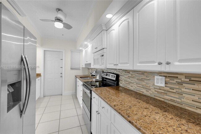 Building Photo - 462 Golden Isles Dr
