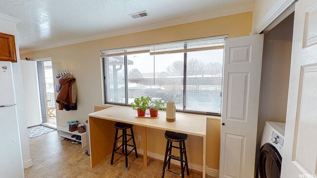 Building Photo - 958 E 500 N