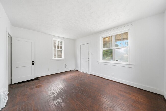 Building Photo - 1211 Emily St