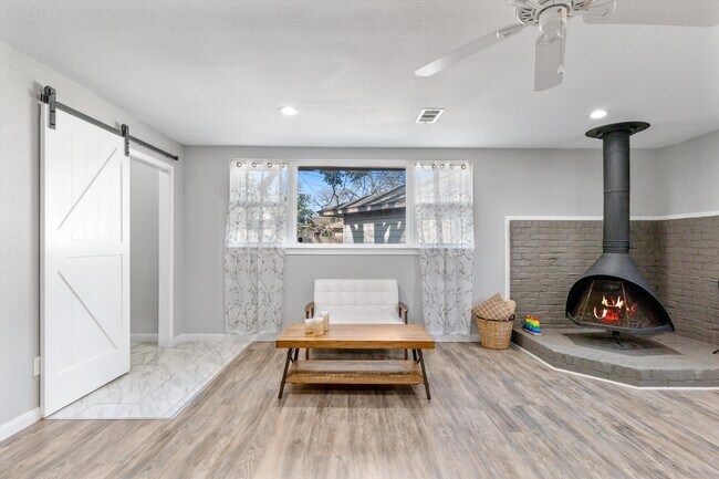 Building Photo - 2753 Larkspur Ln