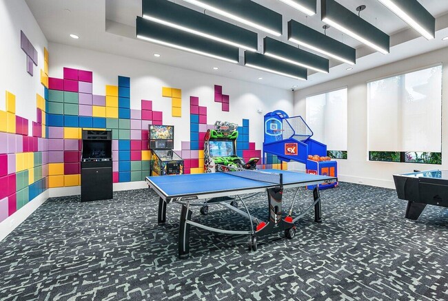 Building Photo - 8330 Essex Country Clb Dr