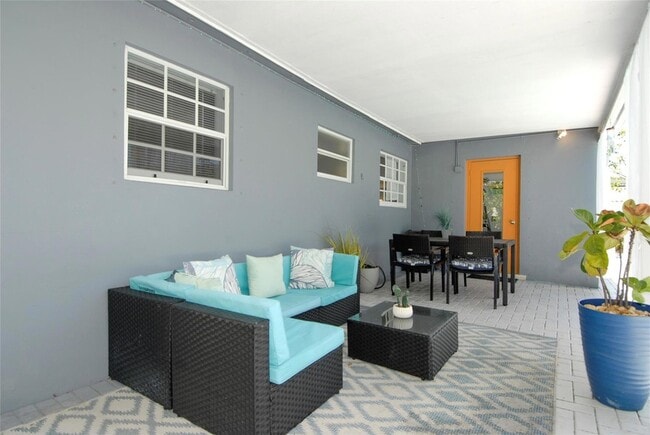 Building Photo - 21 NE 57th Ct