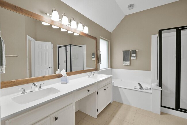 Building Photo - 3030 Hemingway Dr