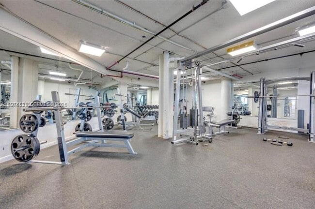 Building Photo - 999 Brickell Bay Dr