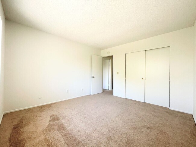 Building Photo - Upper level in Fire Mountain!