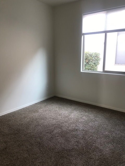 Building Photo - Price Lowered - Villas on Elm 3 Bed 2 Bath...