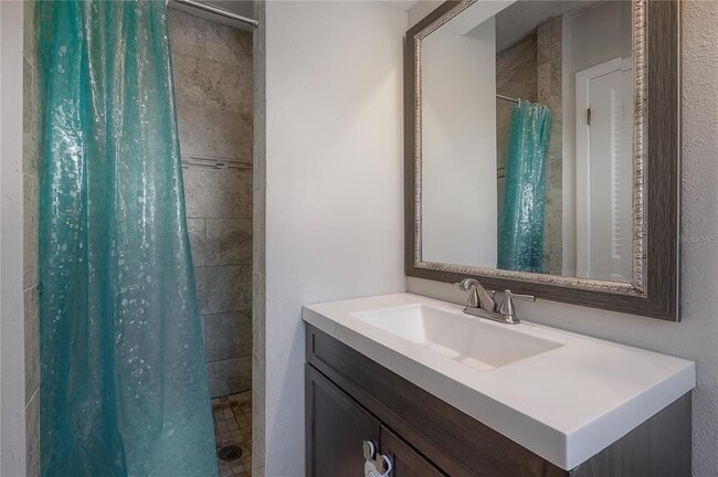 Building Photo - 2523 Lake Ellen Cir