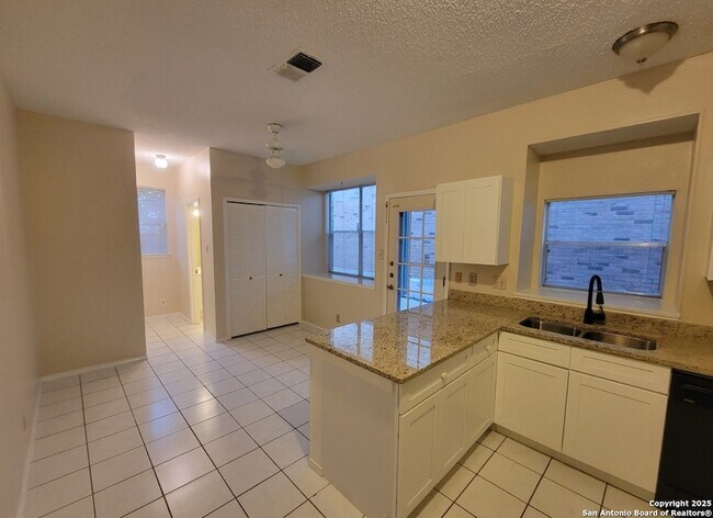 Building Photo - 5955 Heather View