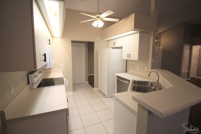 Building Photo - 582 Ard Dr