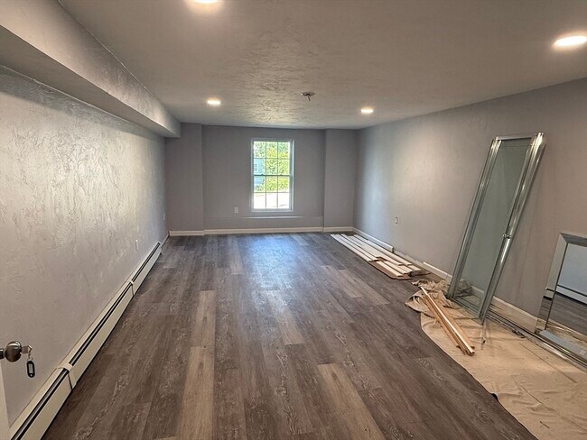 Building Photo - 22 Boyden St
