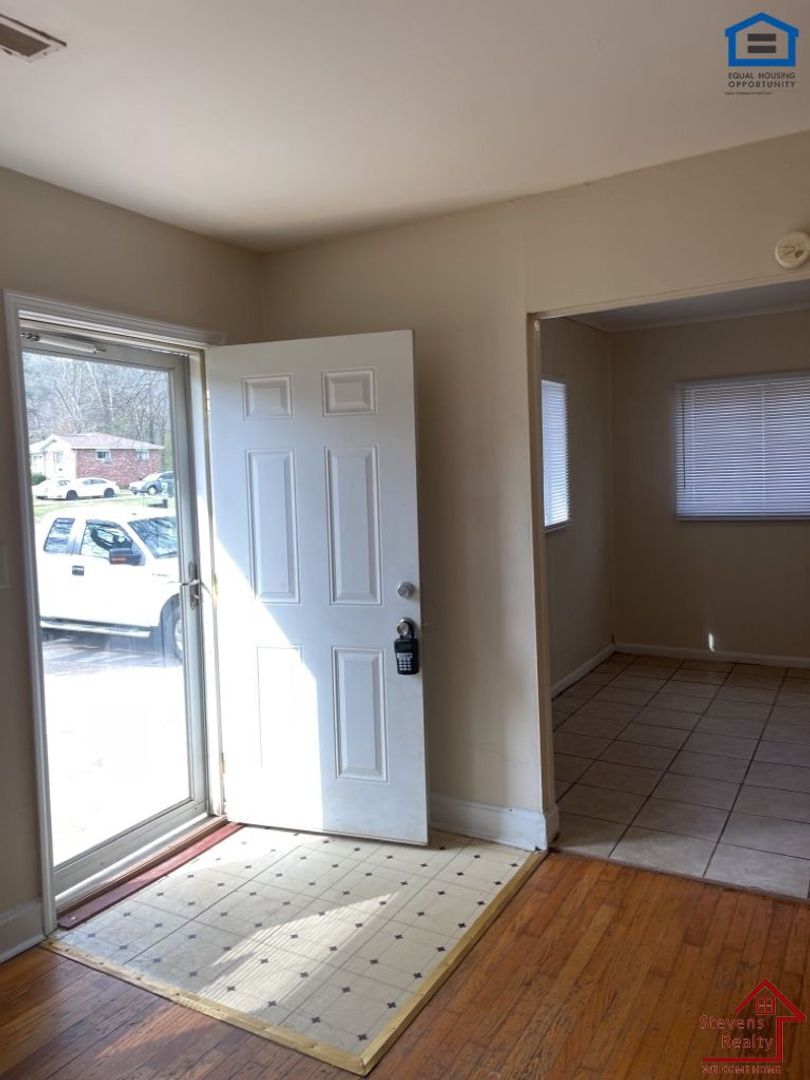 Building Photo - 1720 Cambridge Dr