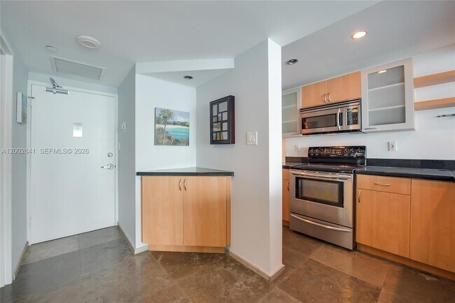 Building Photo - 1000 West Ave