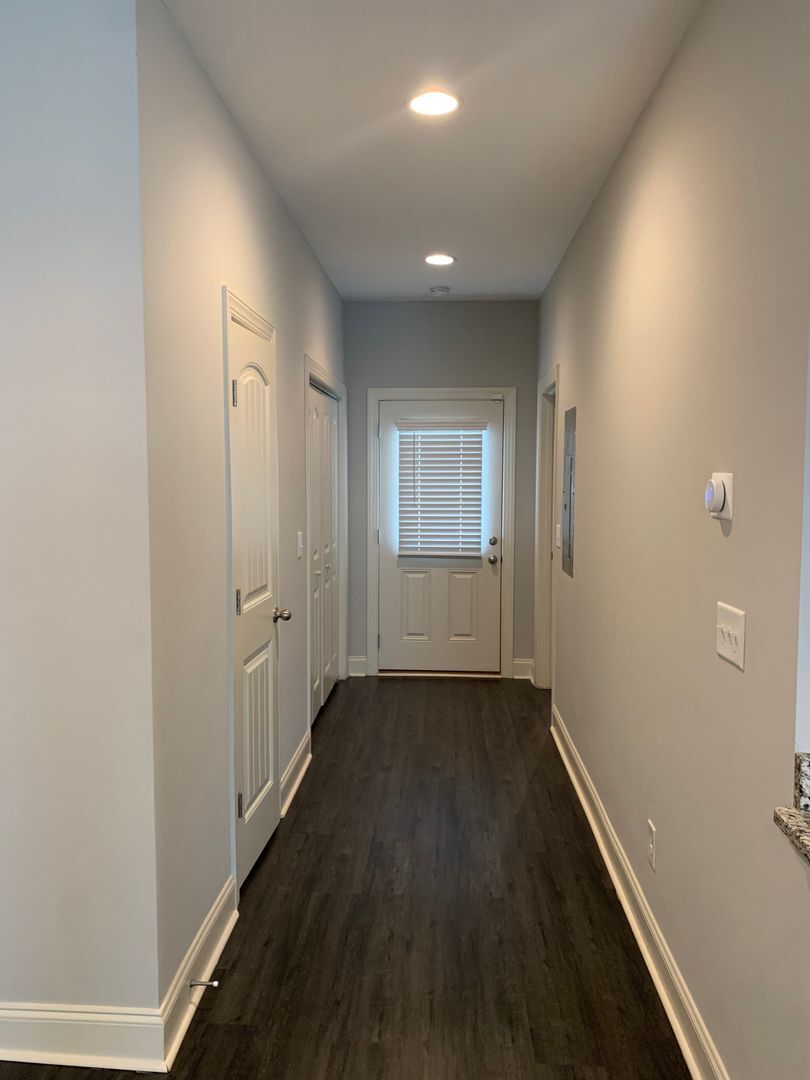 Building Photo - Pristine 3 Bedroom Unit at Eagle Ridge Tow...