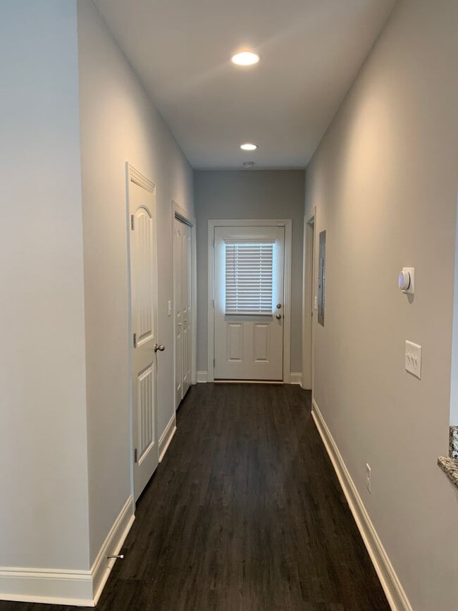 Building Photo - 3855 Academy Dr