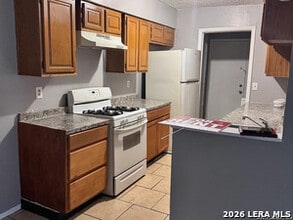 Building Photo - 5308 S Pleasant Valley Rd