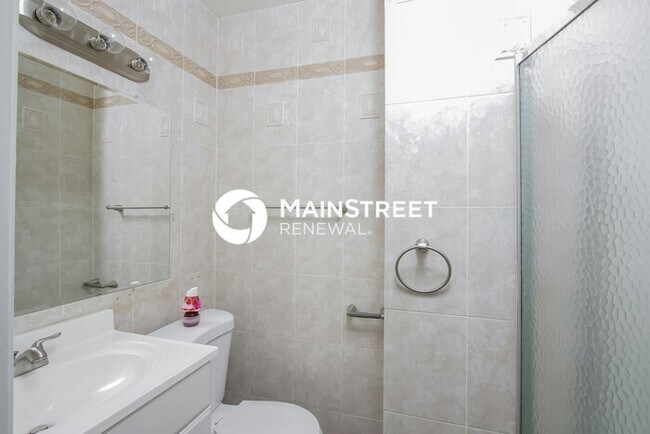 Building Photo - 3 Bedroom Pet-Friendly Home in Sarasota, FL with Main Street Renewal