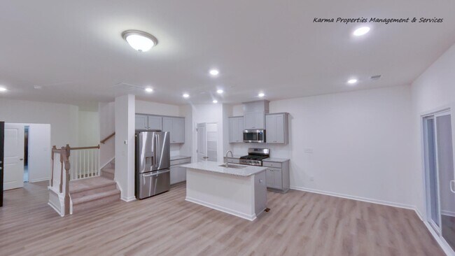 Building Photo - 785 Earhart St NW