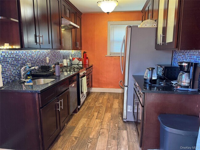 Building Photo - 26 Parkside Dr