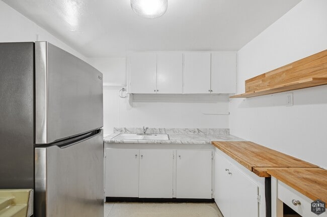 Building Photo - 2808 3rd St