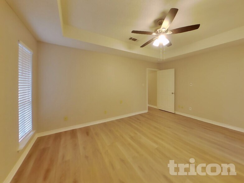 Building Photo - 528 Renee Ln