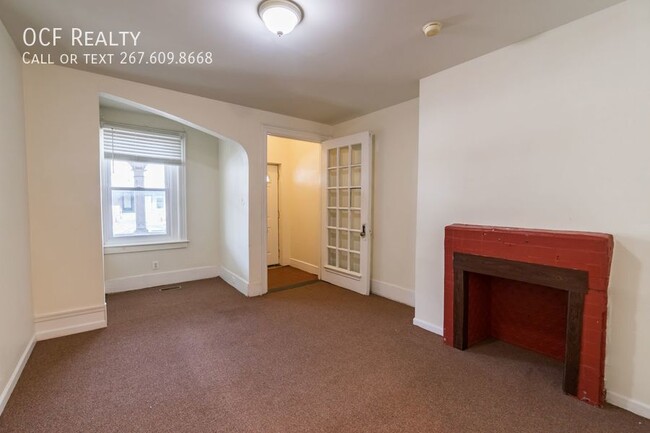 Primary Photo - Spacious 2 Bedroom, 1 Bath Apartment in We...