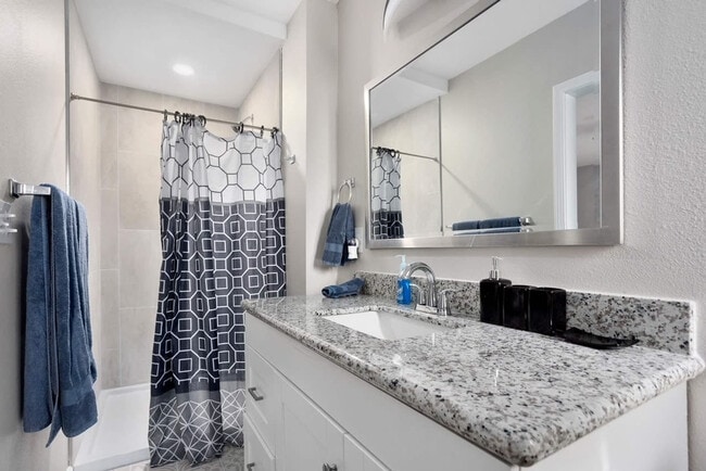 Building Photo - 4070 Arbutus Dr