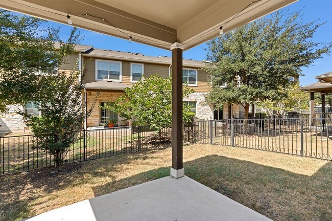 Building Photo - 516 E Slaughter Ln