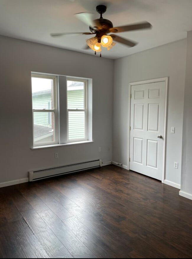 Building Photo - 3933 E Grant St