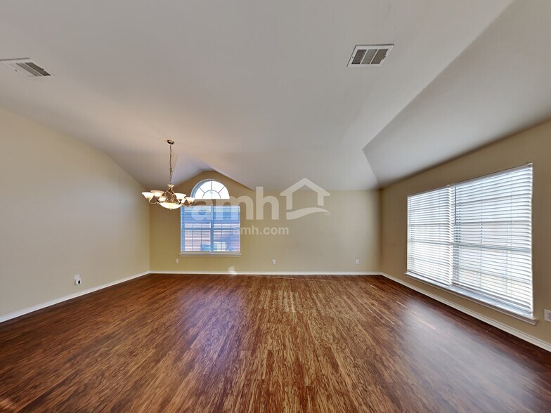 Building Photo - 7509 Amsterdam Ln