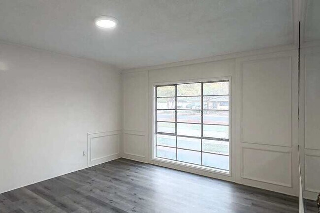 Building Photo - 590 N Cambridge St