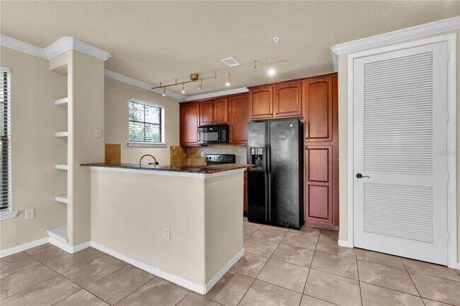 Building Photo - 903 Charo Pkwy