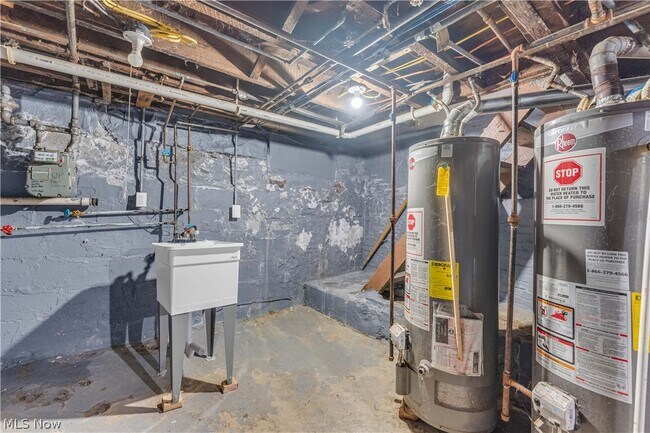 Building Photo - 2050 W 83rd St