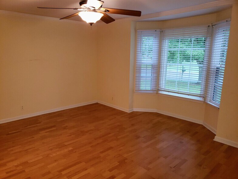 Building Photo - 1400 Kinnard Dr