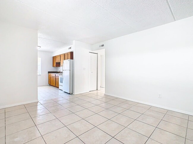 Building Photo - 714 Michigan Ct