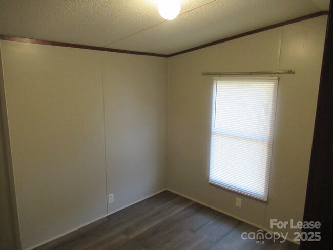 Building Photo - 368 Hudson White Trail