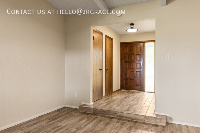 Building Photo - 429 Lindenwood Ln W