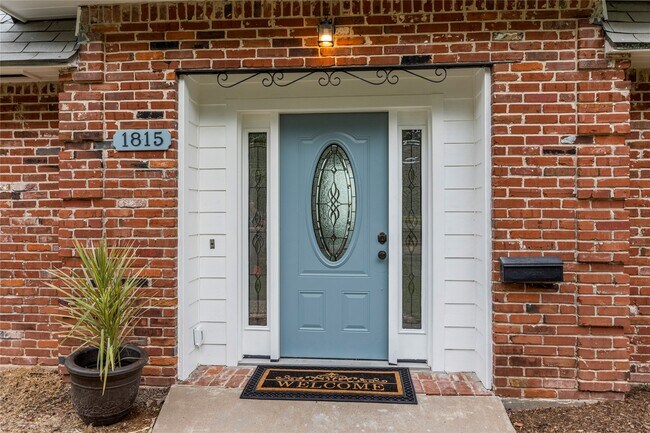 Primary Photo - 1815 Saxony Ln