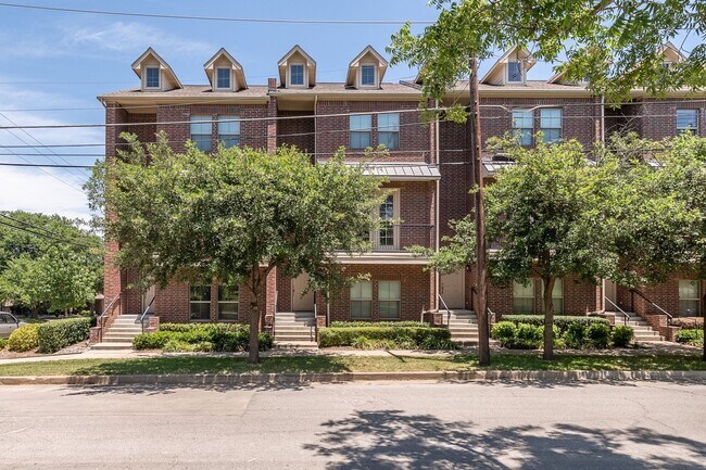 Building Photo - 2816 Lubbock Ave