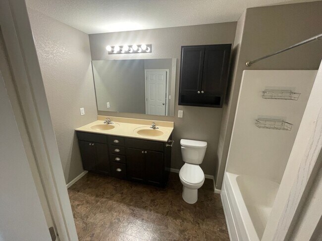 Building Photo - Cute Home in a Great Neighborhood!