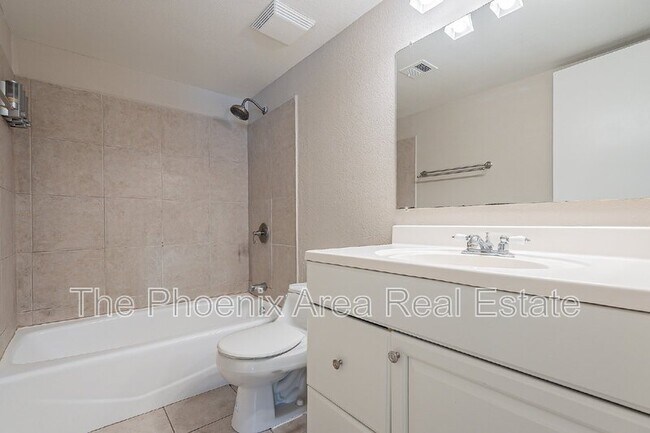 Building Photo - 700 W University Dr