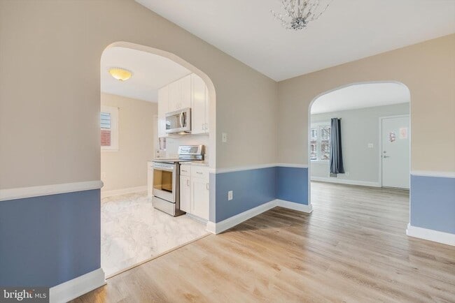 Building Photo - 304 Newfield Rd